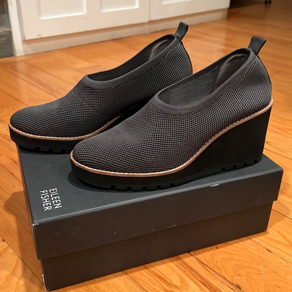 Eileen Fisher Marie-ST Graphite Stretch Wedge, size 9